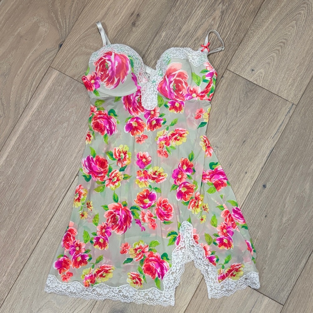 Victoria’s Secret Floral Lace Trim Chemise